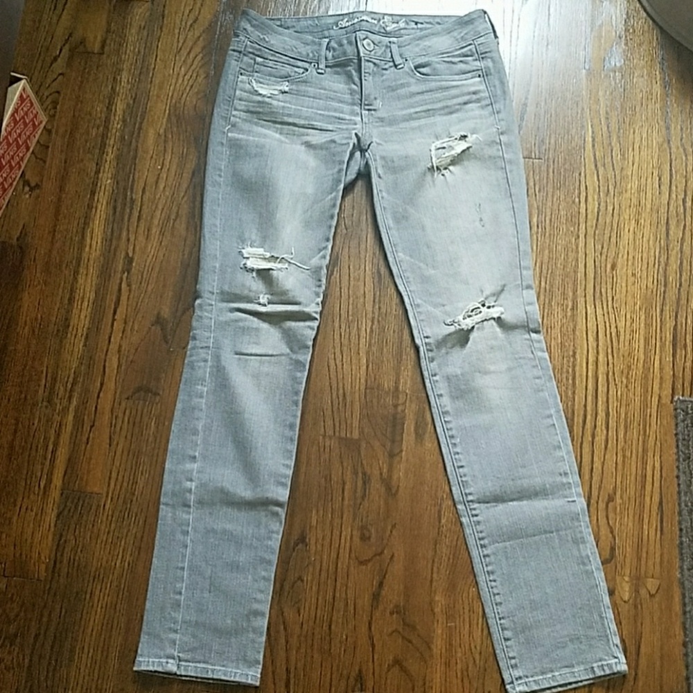 American Eagle Jeans Size 6 Gray Distressed